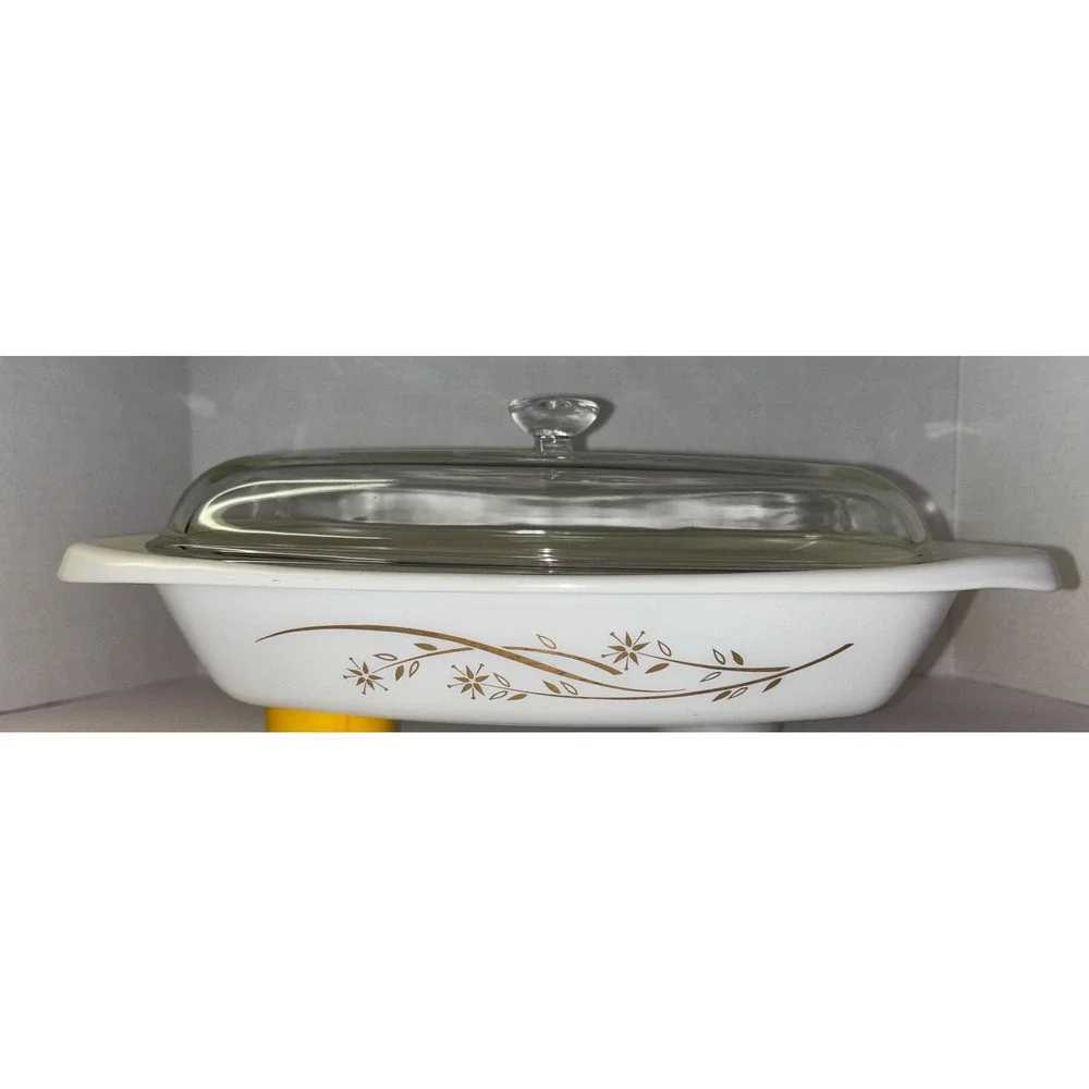 Vintage Pyrex Casserole Dish: Golden Honeysuckle, 1.5 Quart with Lid